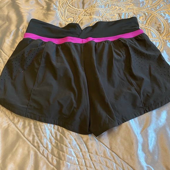 Saucony Athletic Shorts - Picture 3 of 3